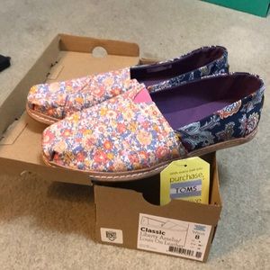 TOMS Limited Edition Liberty London Shoes Size 8
